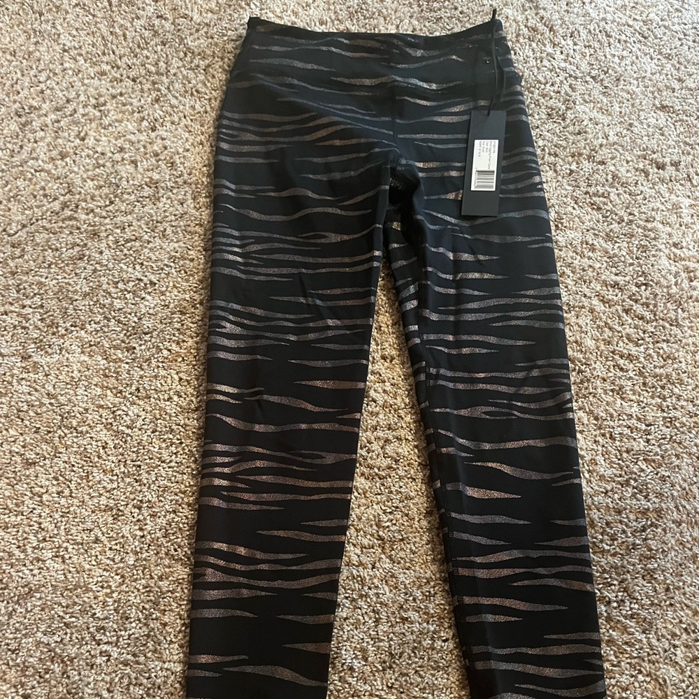 New with tags noli yoga leggings size small